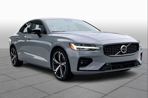 2024 Volvo S60 B5 Plus Dark Theme
