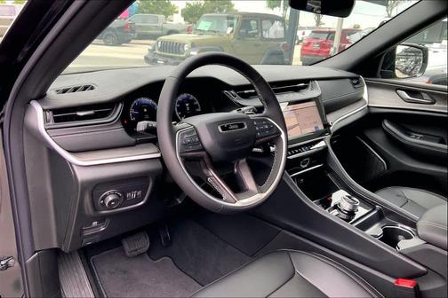 Diamond Black Crystal Pearlcoat 2026 Jeep Grand Cherokee Limited
