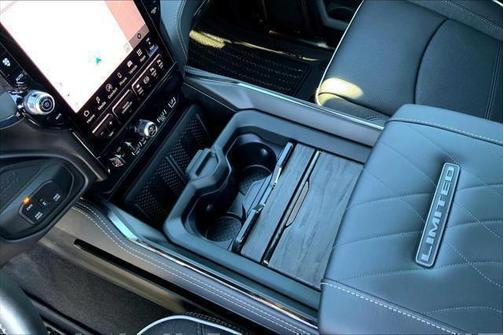 Diamond Black Crystal Pearlcoat 2026 RAM 2500 Limited