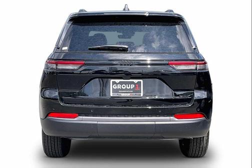 Diamond Black Crystal Pearlcoat 2026 Jeep Grand Cherokee Altitude