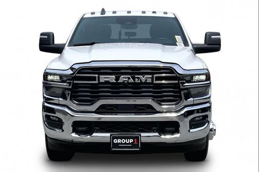 Bright White Clearcoat 2026 RAM 3500 Tradesman Crew Cab 4x4 8' Box