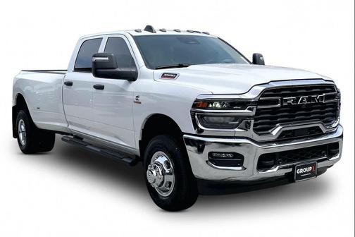 Bright White Clearcoat 2026 RAM 3500 Tradesman Crew Cab 4x4 8' Box