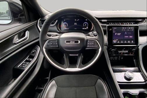 Silver Zynith 2025 Jeep Grand Cherokee L Altitude