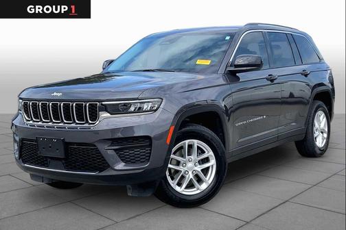 Baltic Gray Metallic Clearcoat 2024 Jeep Grand Cherokee Laredo