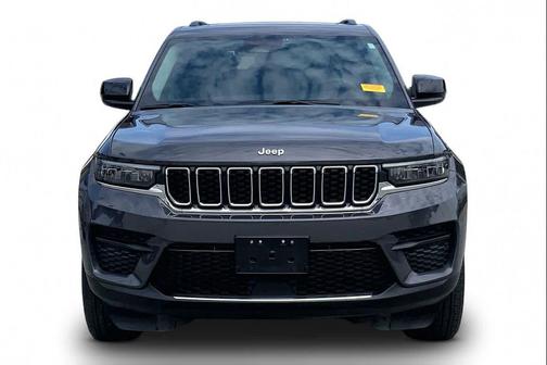 Baltic Gray Metallic Clearcoat 2024 Jeep Grand Cherokee Laredo