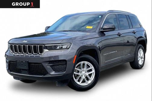 Baltic Gray Metallic Clearcoat 2024 Jeep Grand Cherokee Laredo