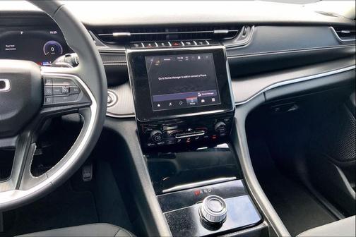 Baltic Gray Metallic Clearcoat 2024 Jeep Grand Cherokee Laredo