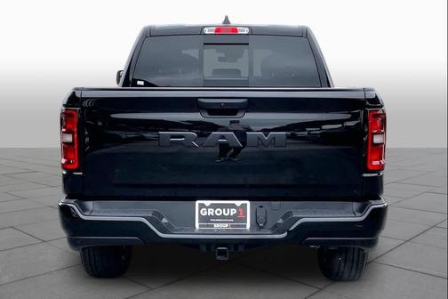Diamond Black Crystal Pearlcoat 2026 RAM 1500 Express