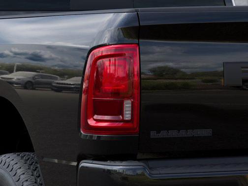Diamond Black Crystal Pearlcoat 2026 RAM 2500 Laramie Crew Cab 4x4 6'4' Box