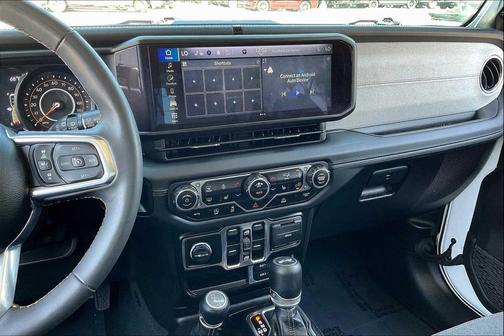 2024 Jeep Wrangler 4-Door Sahara 4x4