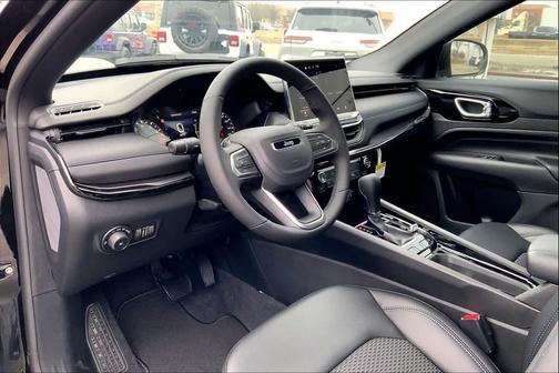 Diamond Black Crystal Pearlcoat 2026 Jeep Compass Latitude