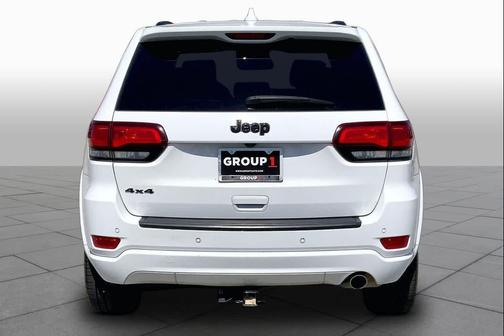 Bright White Clearcoat 2021 Jeep Grand Cherokee Laredo