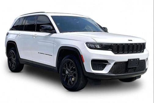Bright White Clearcoat 2025 Jeep Grand Cherokee Altitude