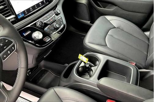 2025 Chrysler Pacifica L