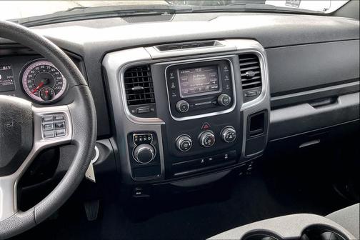 2024 RAM 1500 Classic Warlock Crew Cab 4x2 5'7' Box