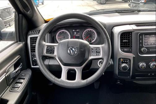 2024 RAM 1500 Classic Warlock Crew Cab 4x2 5'7' Box