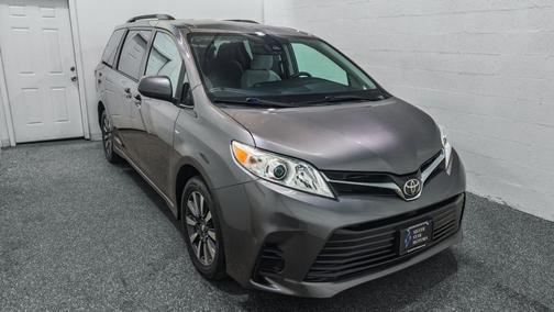 2019 Toyota Sienna LE