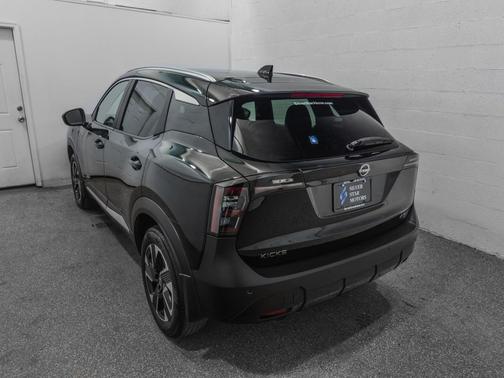 Super Black 2025 Nissan Kicks SV