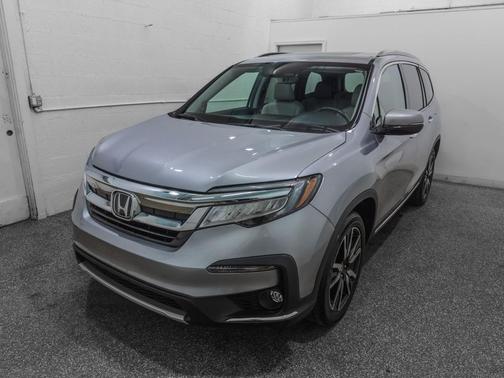 Lunar Silver Metallic 2022 Honda Pilot Touring 8-Passenger