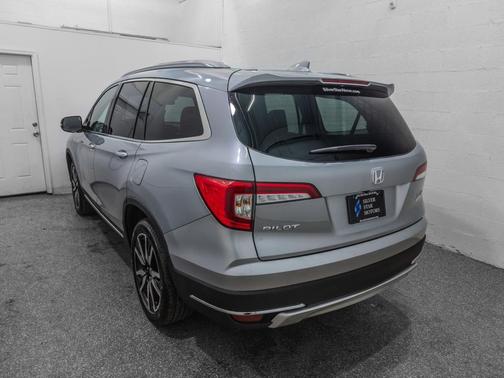 Lunar Silver Metallic 2022 Honda Pilot Touring 8-Passenger