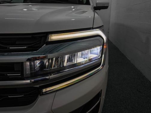 Star White Metallic Tri-Coat 2024 Ford Expedition Max Limited