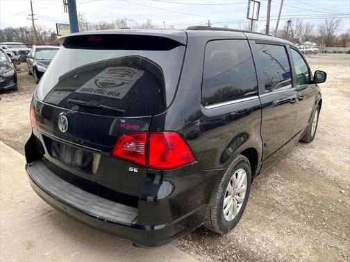 2012 Volkswagen Routan SE