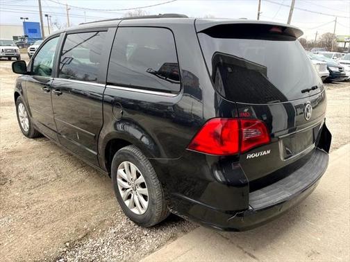 2012 Volkswagen Routan SE