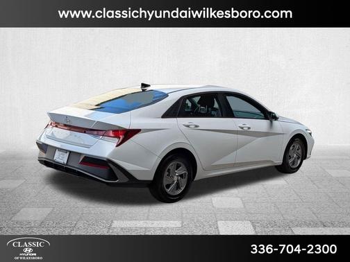 2025 Hyundai ELANTRA SE