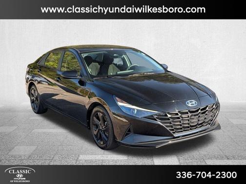 2022 Hyundai ELANTRA SEL