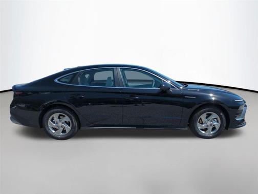 Abyss Black 2026 Hyundai SONATA SE