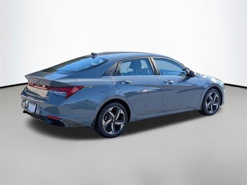 2022 Hyundai ELANTRA Limited