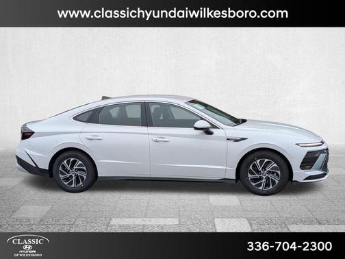 2026 Hyundai SONATA Hybrid Base