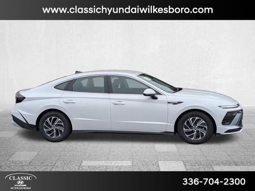 2026 Hyundai SONATA Hybrid Base