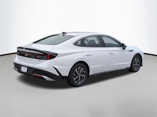 2026 Hyundai SONATA Hybrid Base