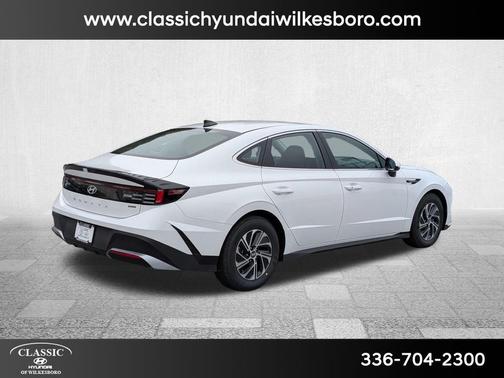 2026 Hyundai SONATA Hybrid Base