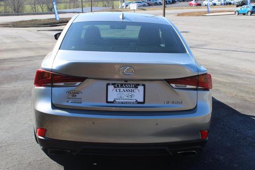 Photo 4 of 31 of 2019 Lexus IS 300 Base