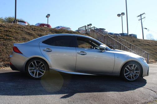 Photo 5 of 31 of 2019 Lexus IS 300 Base