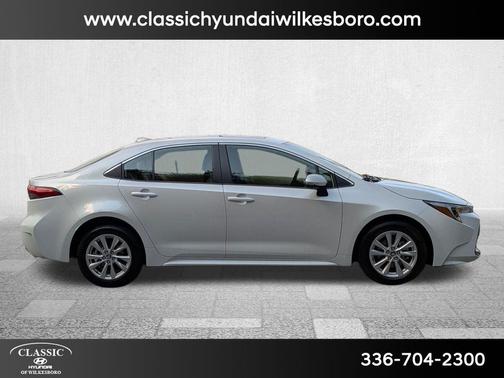 2025 Toyota Corolla Hybrid SE