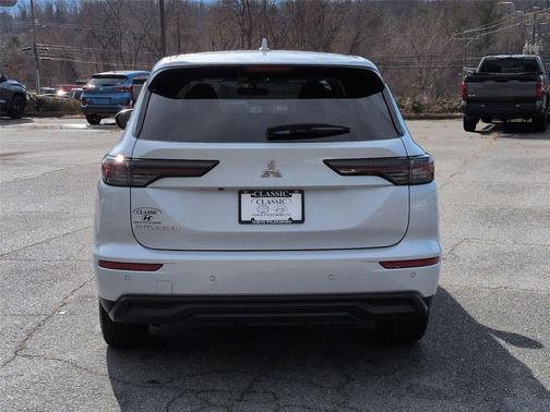 2025 Mitsubishi Outlander ES 2.5 S-AWC