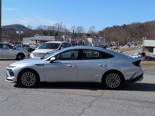 2024 Hyundai SONATA Hybrid SE