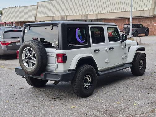 Bright White Clearcoat 2021 Jeep Wrangler Unlimited Sahara