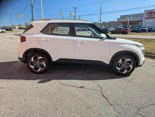 2025 Hyundai VENUE SEL