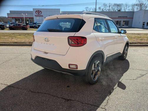 2025 Hyundai VENUE SEL