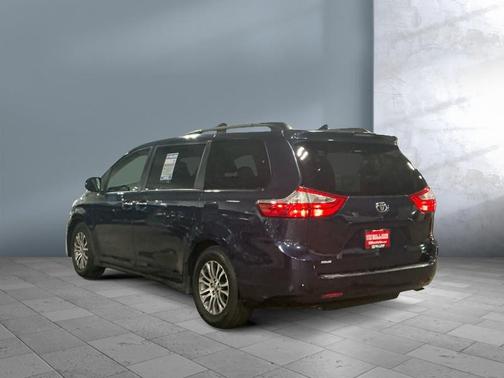 2018 Toyota Sienna XLE