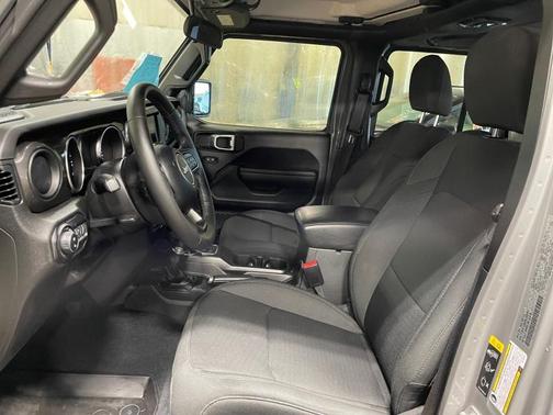 2022 Jeep Gladiator Sport
