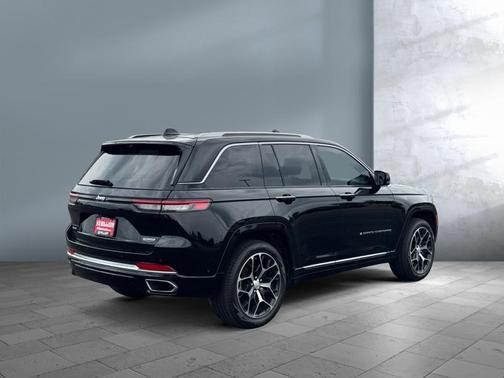 2022 Jeep Grand Cherokee Summit