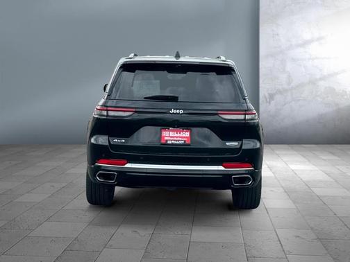 2022 Jeep Grand Cherokee Summit