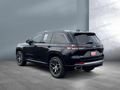 2022 Jeep Grand Cherokee Summit