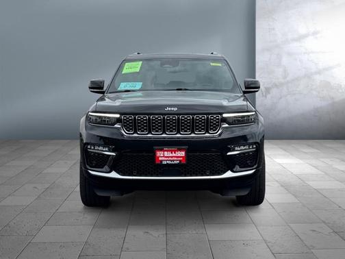2022 Jeep Grand Cherokee Summit