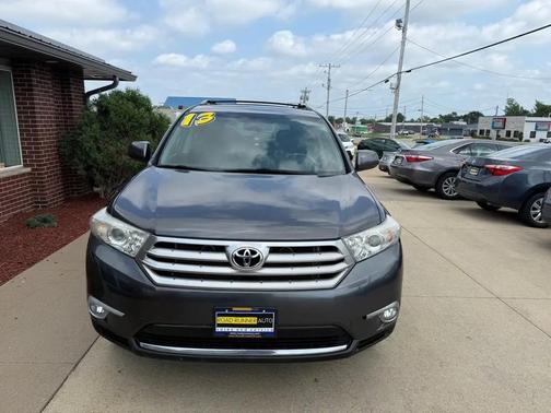 GREY 2013 Toyota Highlander SE